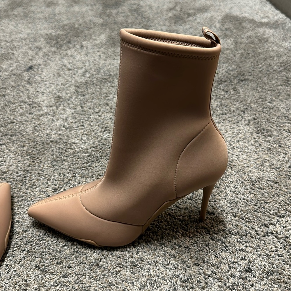 ALDO  heels supers soft and stretchy material
